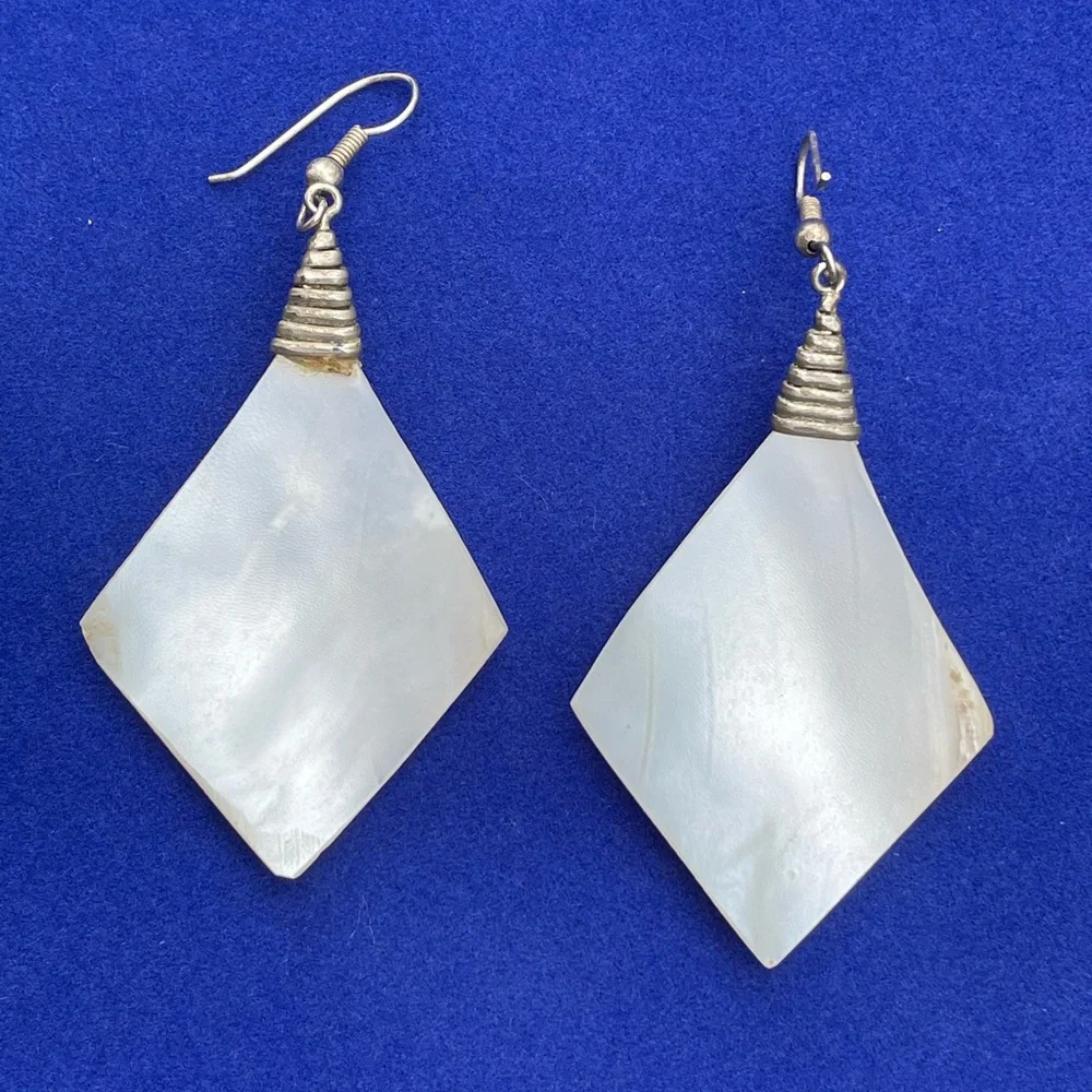 🐍 Vintage mother of pearl snake earrings